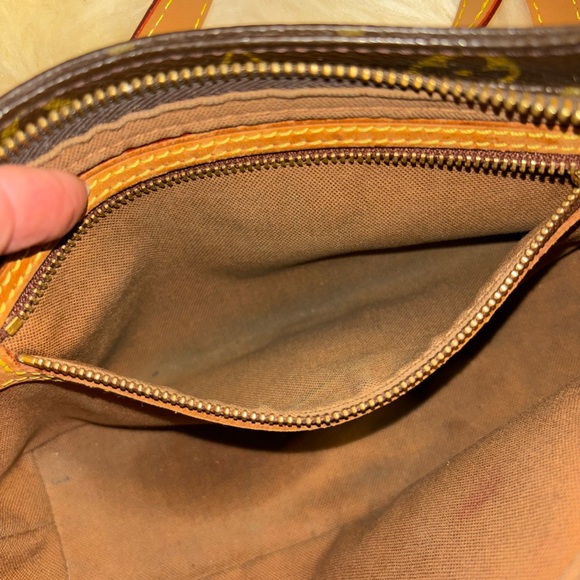 💎RARE💎Authentic (AR0072) LOUIS VUITTON “Trotteur” Shoulder Bag - Picture 8 of 12